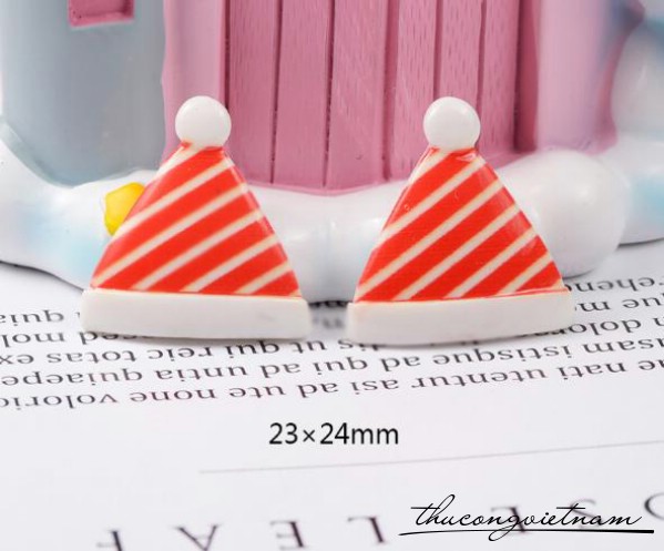 Mô Hình 2D Nón Noel Sọc Trắng Đỏ 2.3*2.4cm